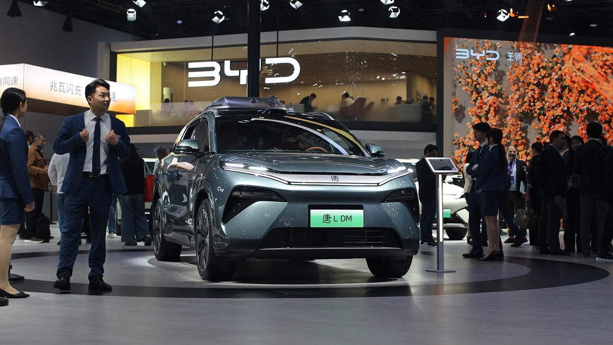 BYD Weighs Canada Plant and Legacy Automaker Buyout for Overseas Push