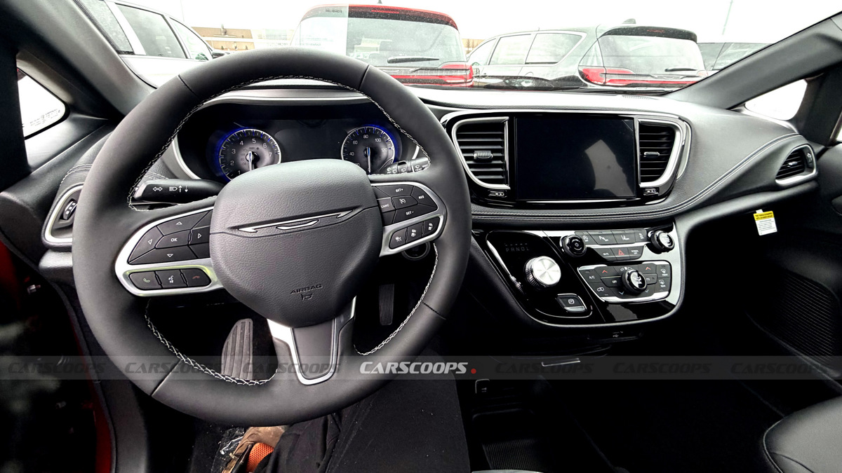 2027 Chrysler Pacifica Facelift: New Face, Same Decade-Old Interior
