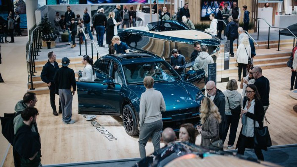 Porsche Macan Turbo Concept Lago Debuts at Boot Düsseldorf With Electric Boat