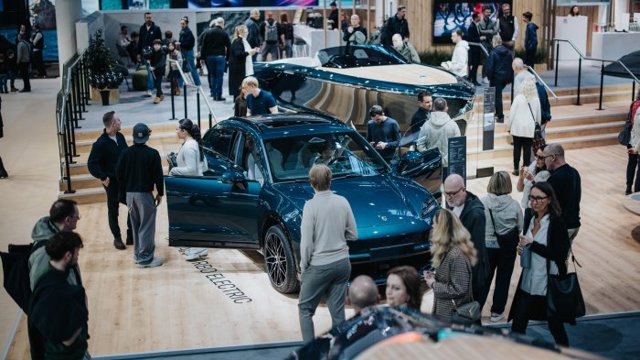 Porsche Macan Turbo Concept Lago Debuts at Boot Düsseldorf With Electric Boat