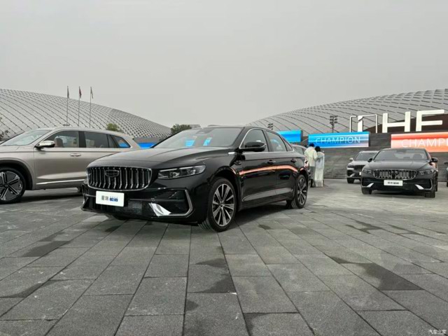 Geely Preface i-HEV Opens Pre-Sales at 15600 USD With 3.98L per 100 km Fuel Economy