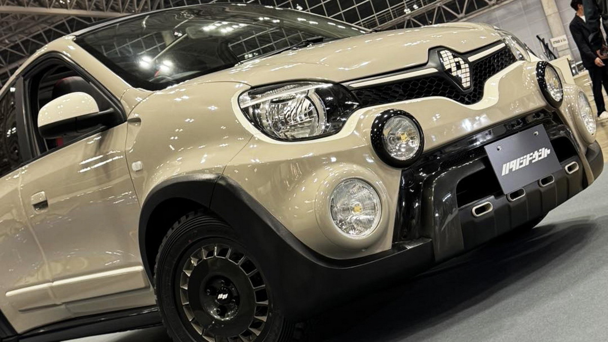 Hatano Turns a 90-HP Renault Twingo Into a Safari-Style Mini 911 Dakar for 8,500 USD