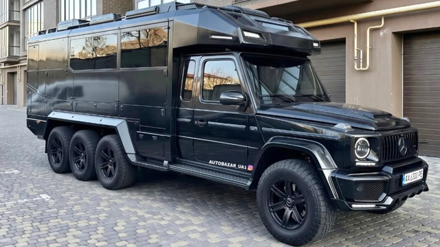 Fausse annonce d'un G63 à huit roues à 285.000 USD avec images IA et glyphes d'erreur