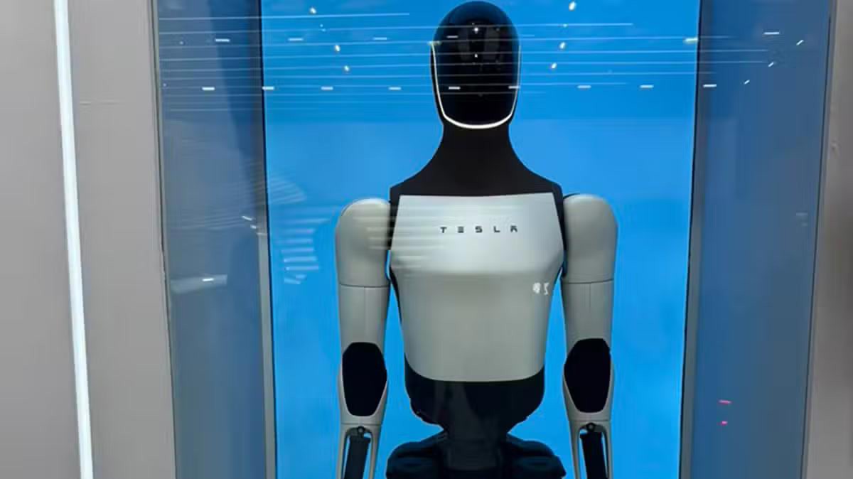 Tesla Showcases Gen 3 Humanoid Robot at Shanghai AWE, Mass Production End 2026