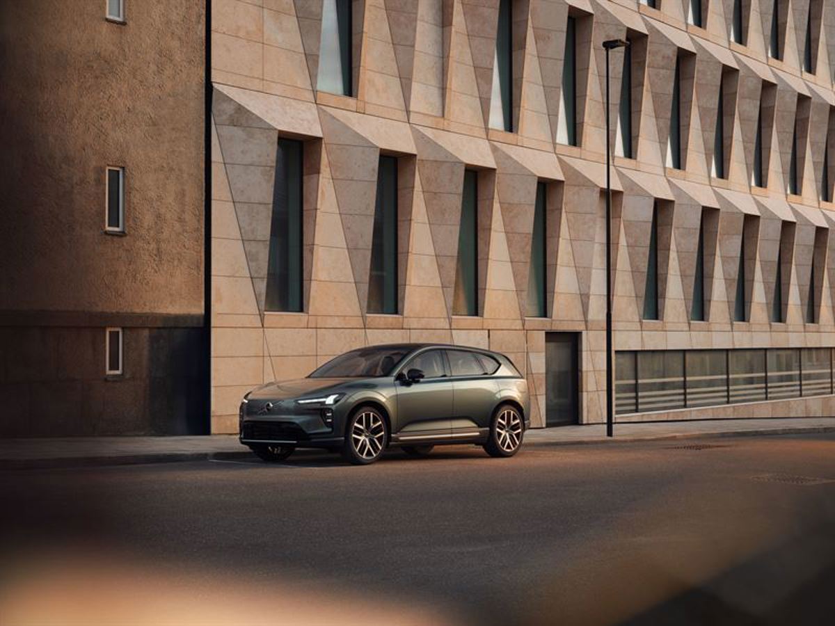 Volvo Ramps Up EX60 Production After 3,000+ Swedish Orders in One Month