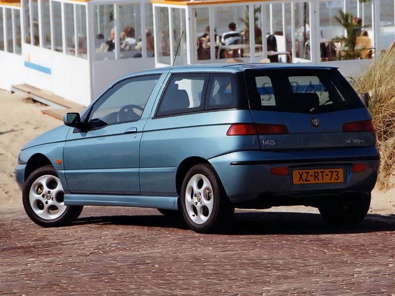 Alfa Romeo 145 photo 5