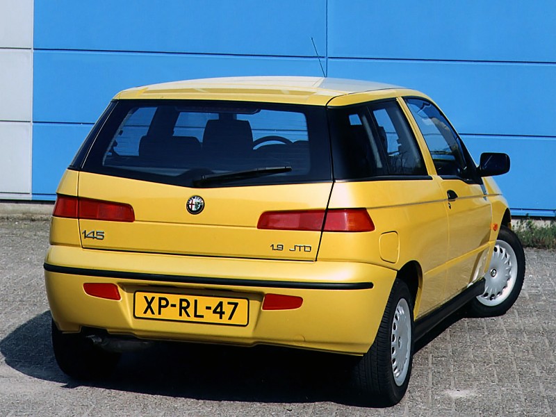 Alfa Romeo 145 photo 6