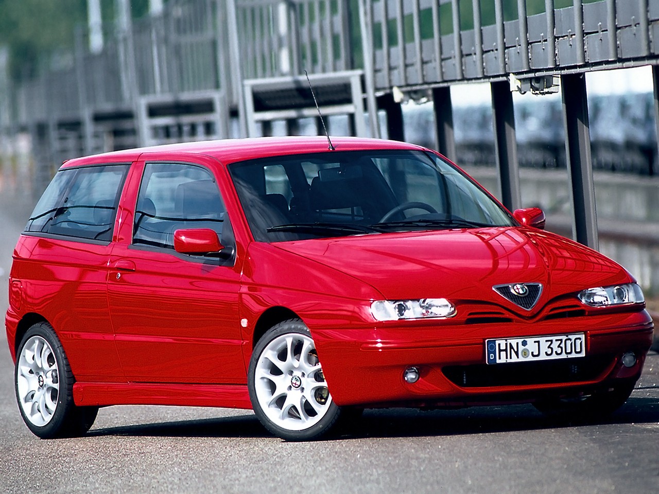 Alfa Romeo 145 photo 10