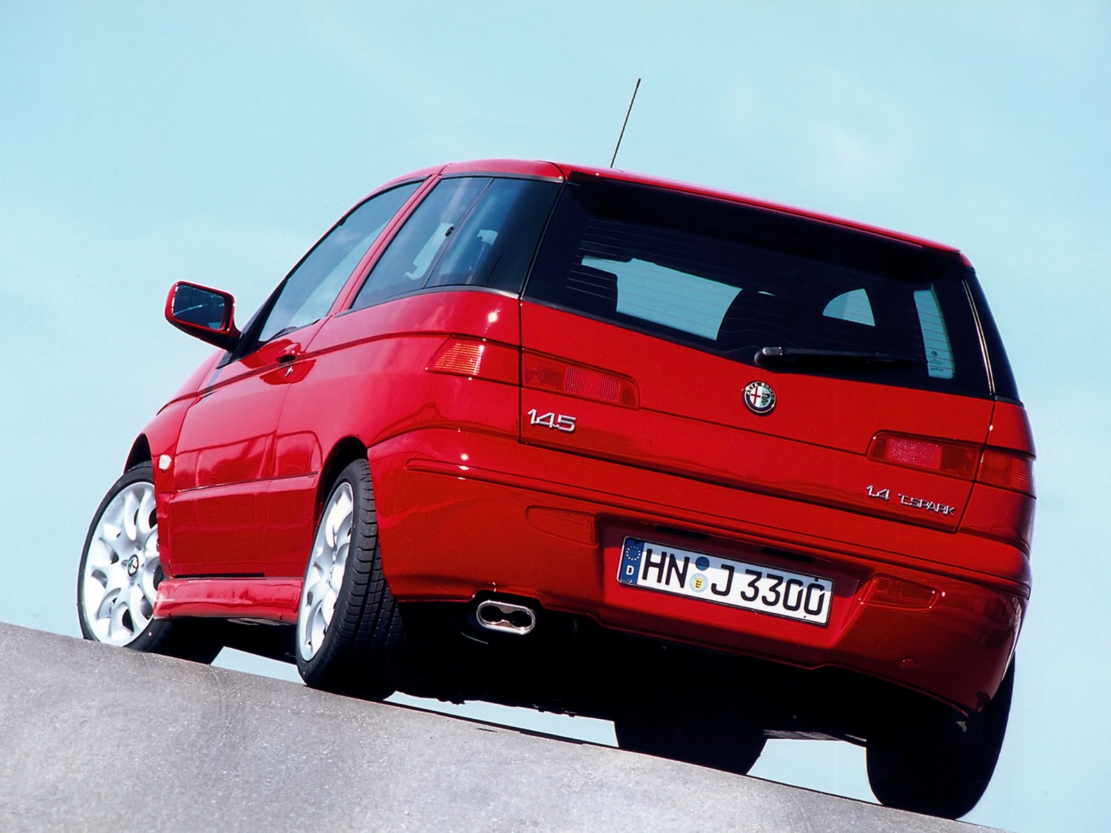 Alfa Romeo 145 photo 11