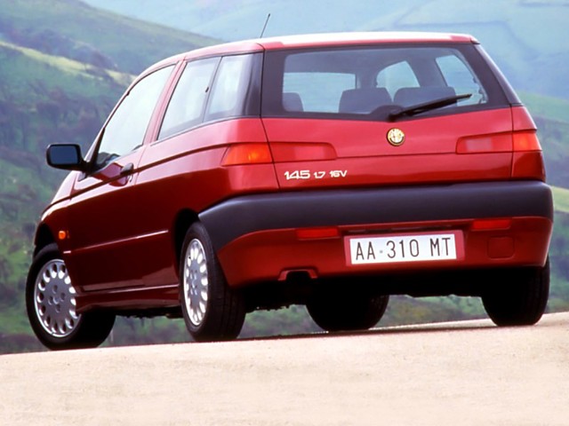Alfa Romeo 145 foto 15