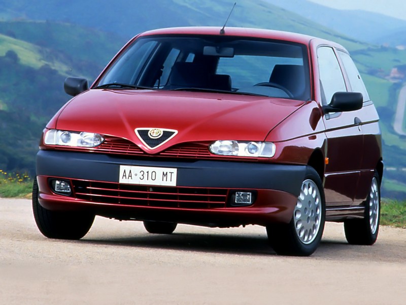 Alfa Romeo 145 photo 16