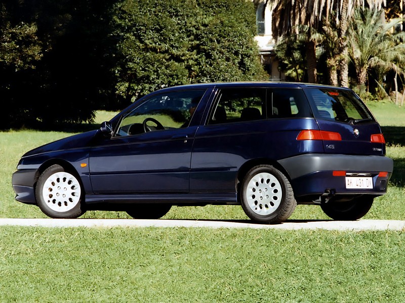 Alfa Romeo 145 photo 17