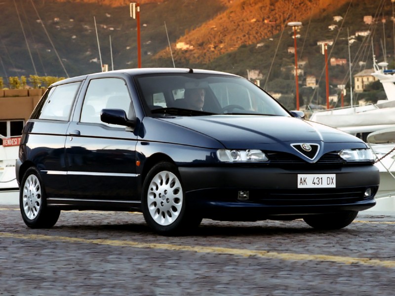 Alfa Romeo 145 photo 18
