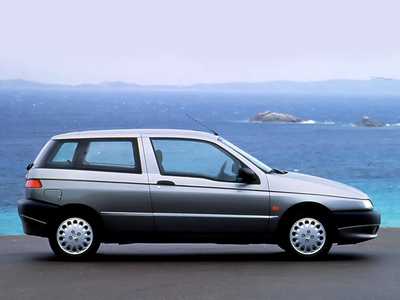 Alfa Romeo 145 photo 19
