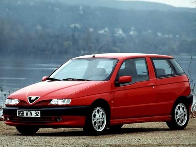 Alfa Romeo 145 foto 22