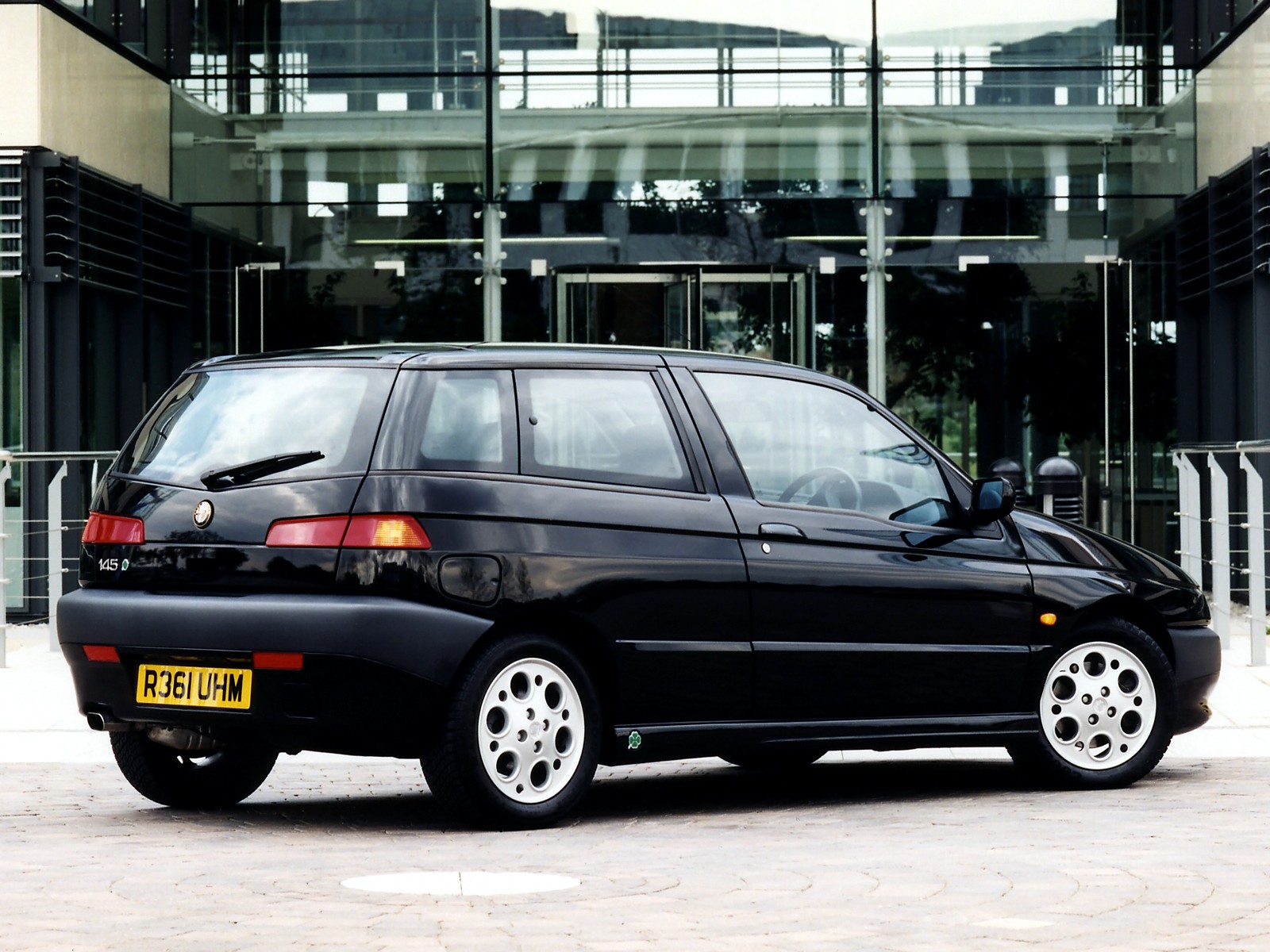 Alfa Romeo 145 photo 33