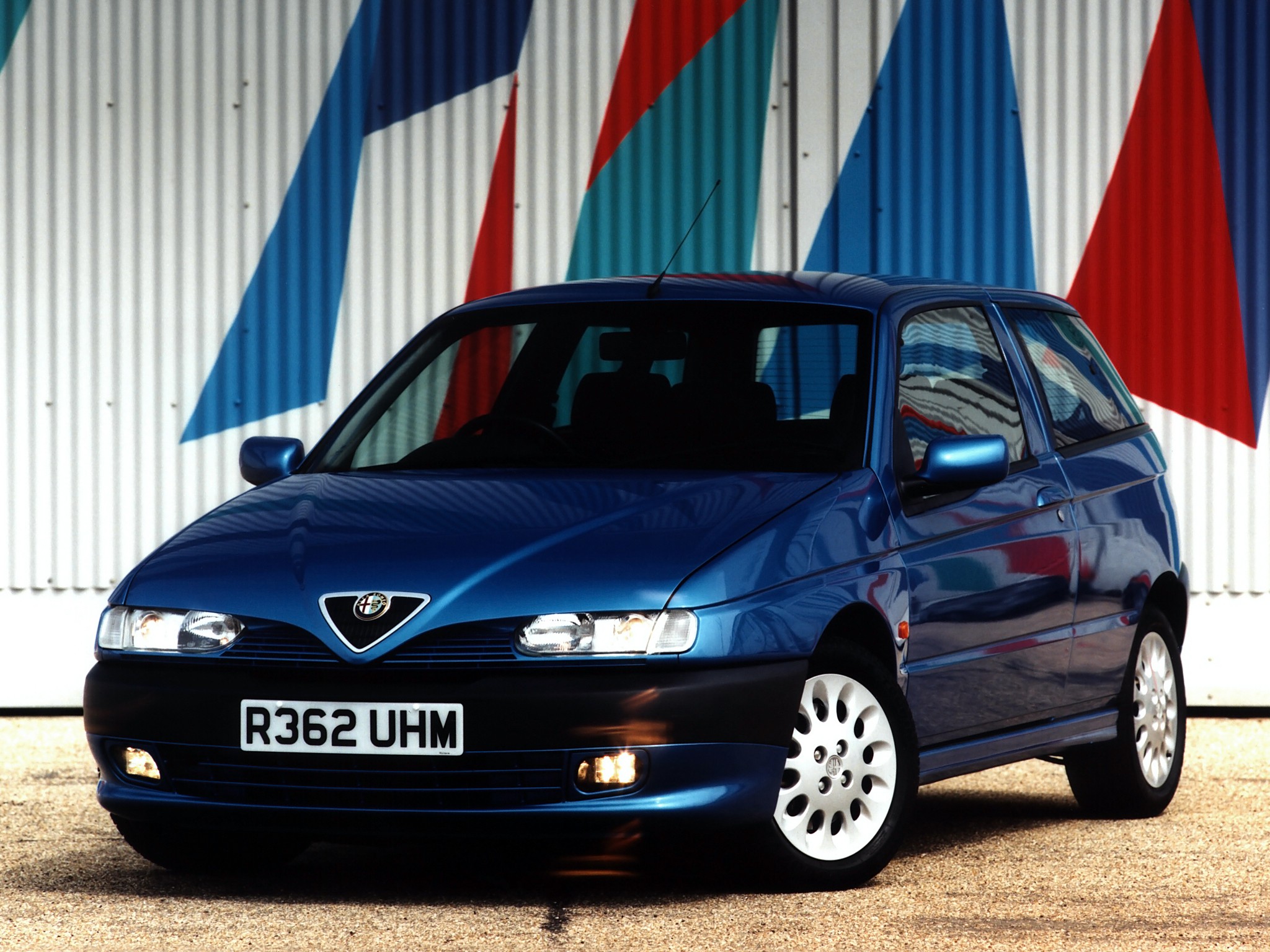 Alfa Romeo 145 photo 34