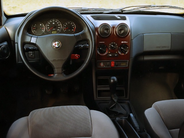 Alfa Romeo 145 photo 38