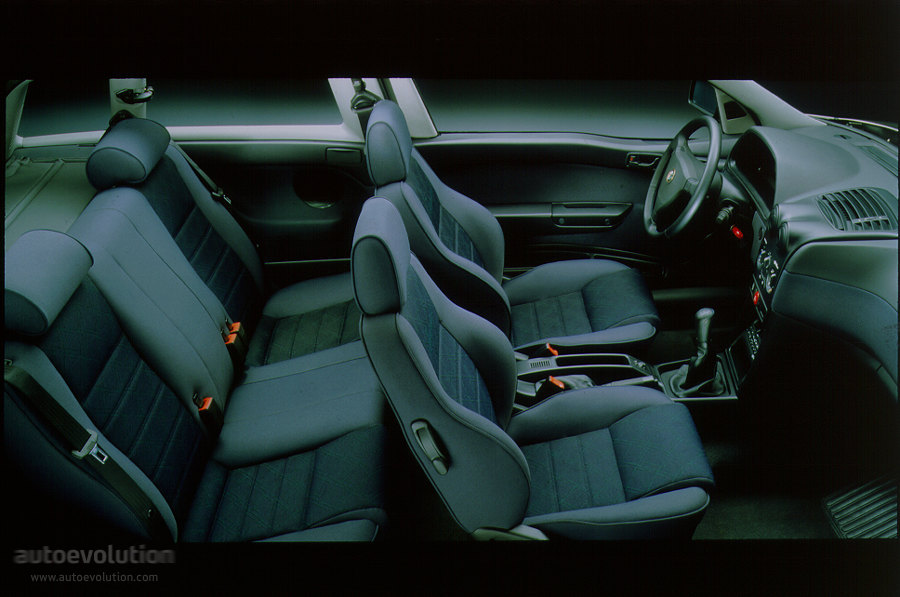 Alfa Romeo 145 photo 36