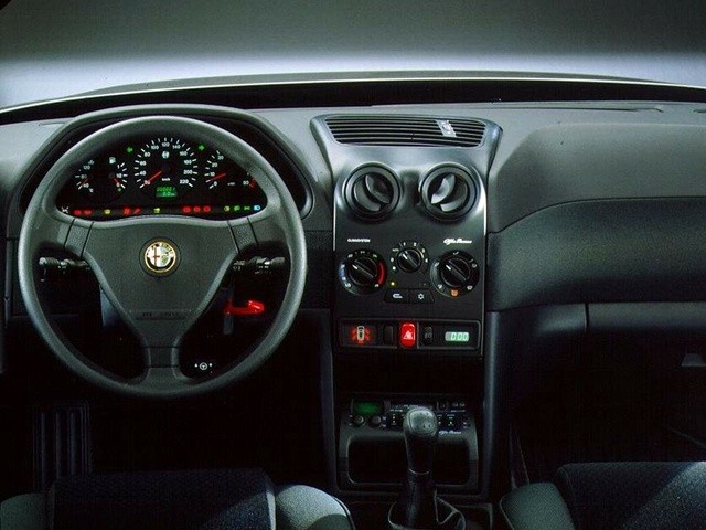 Alfa Romeo 146 photo 33
