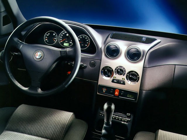 Alfa Romeo 146 photo 34
