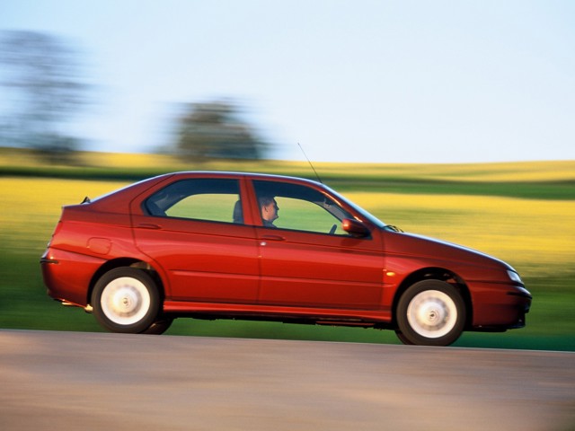 Alfa Romeo 146 photo 9