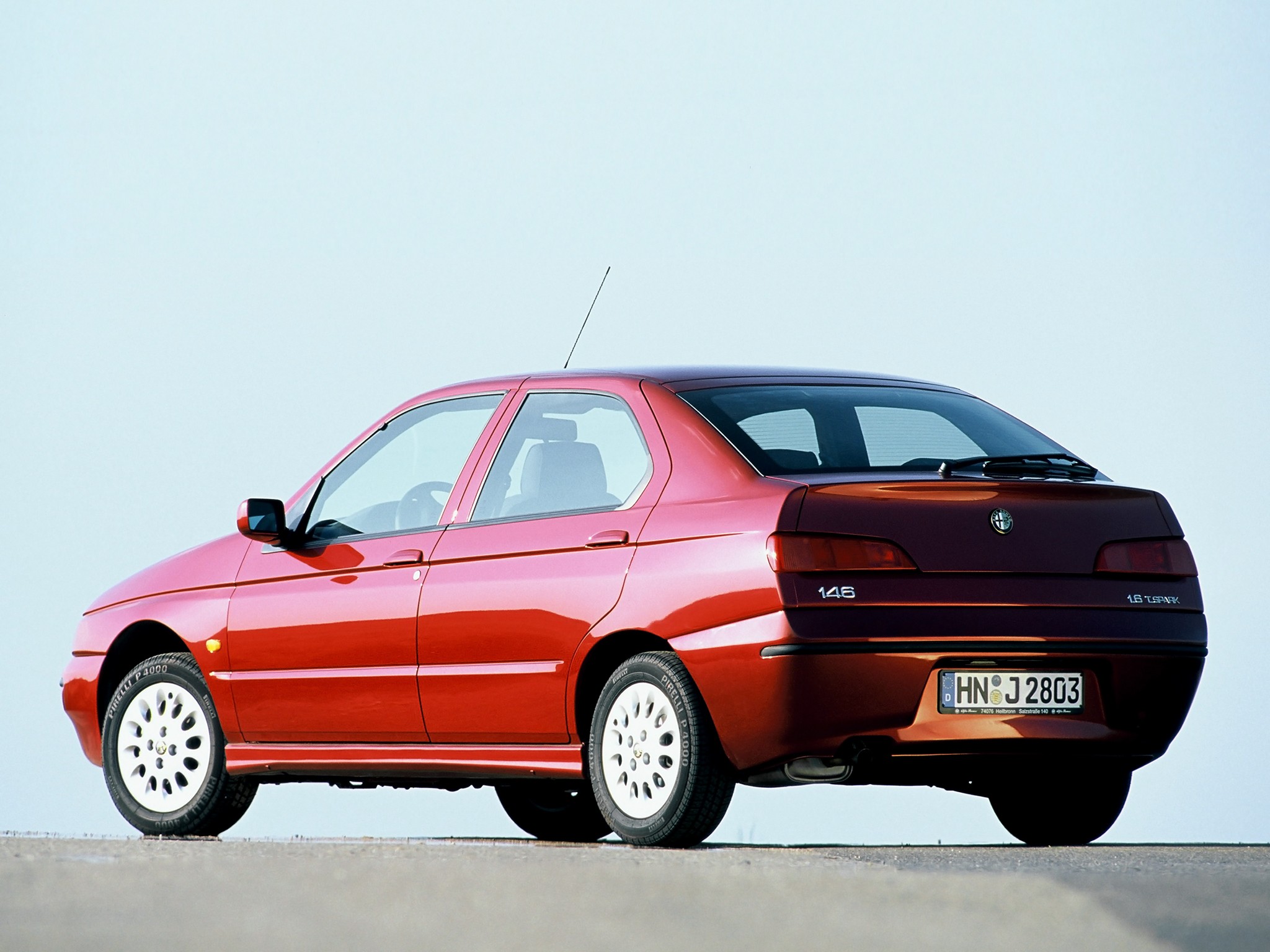 Alfa Romeo 146 photo 10
