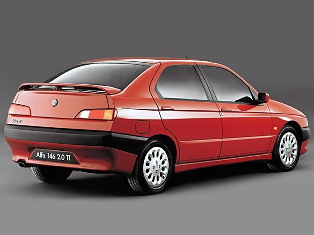 Alfa Romeo 146 photo 11