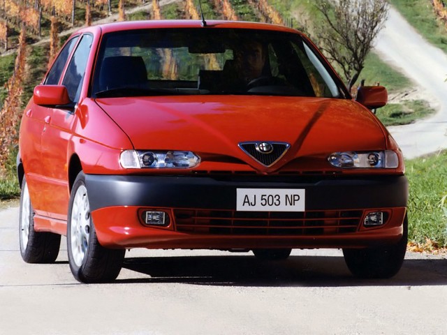 Alfa Romeo 146 photo 13