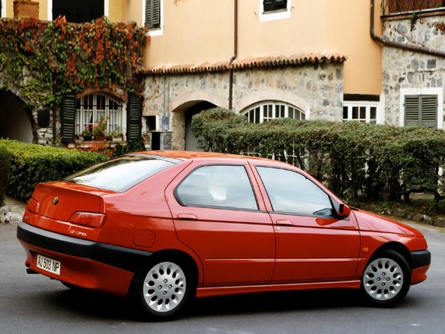 Alfa Romeo 146 photo 14