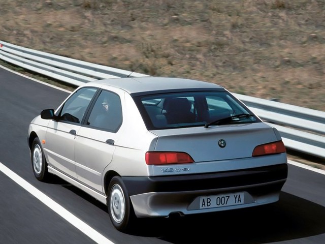 Alfa Romeo 146 photo 16