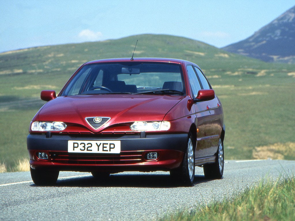 Alfa Romeo 146 photo 17