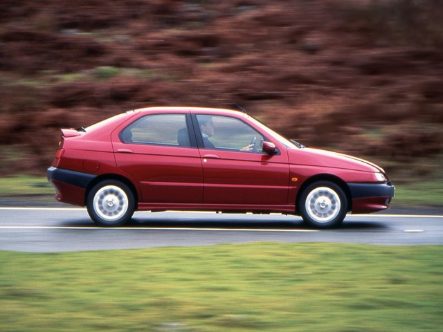 Alfa Romeo 146 photo 18