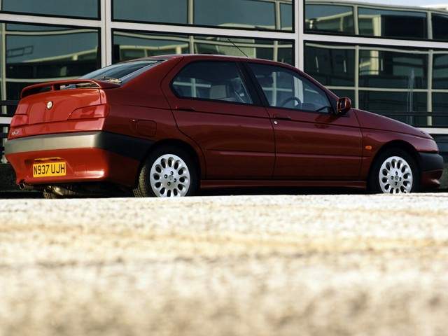 Alfa Romeo 146 photo 25