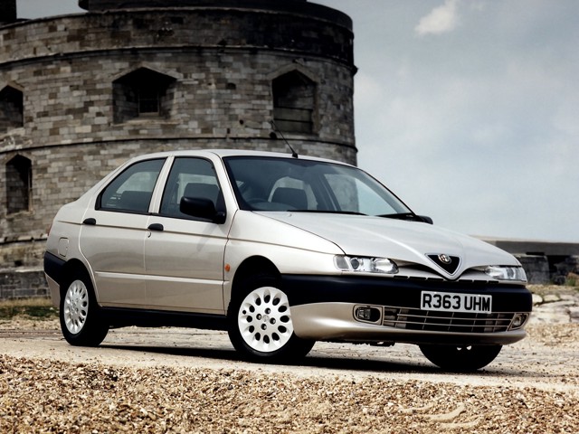Alfa Romeo 146 photo 27