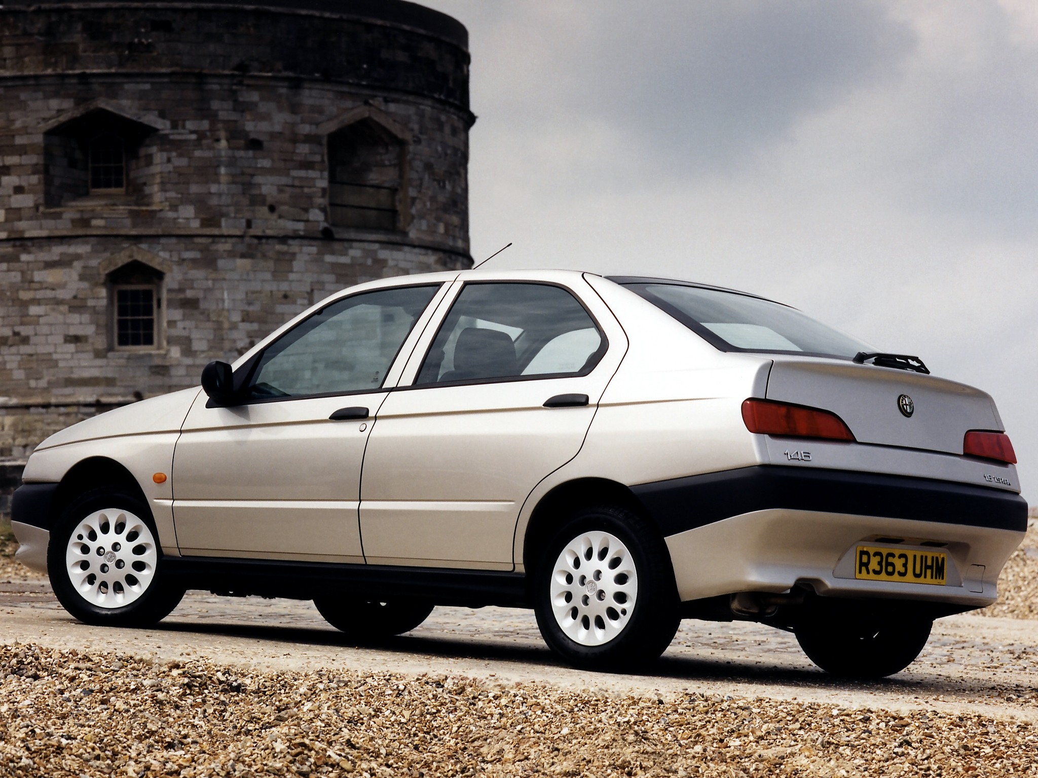 Alfa Romeo 146 photo 29