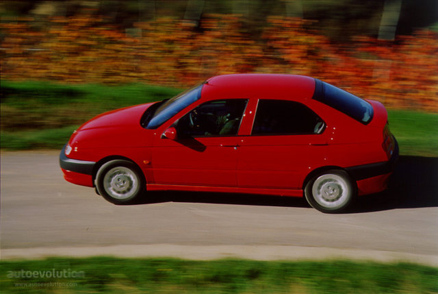 Alfa Romeo 146 photo 2