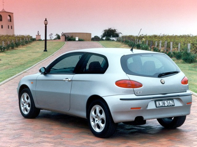 Alfa Romeo 147 3 Doors photo 10