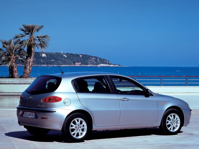 Alfa Romeo 147 3 Doors photo 32