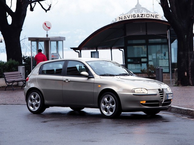 Alfa Romeo 147 3 Doors photo 35
