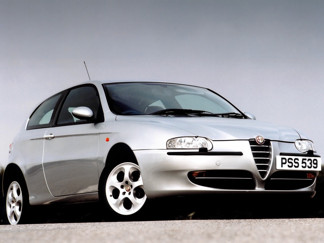 Alfa Romeo 147 3 Doors photo 40
