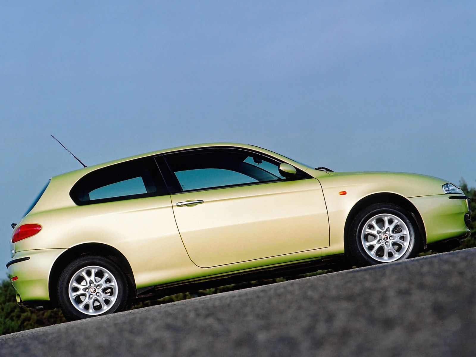 Alfa Romeo 147 3 Doors photo 54