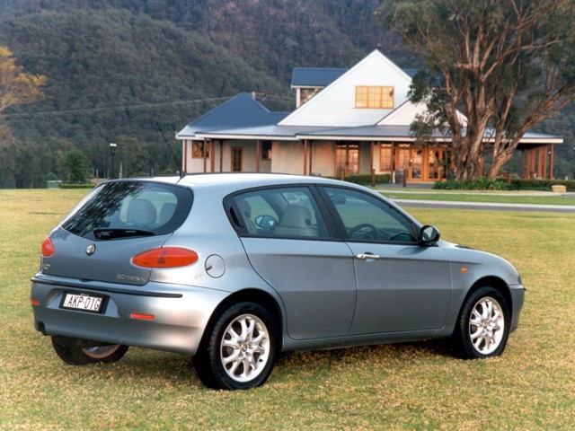 Alfa Romeo 147 3 Doors photo 9