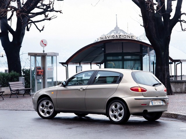 Alfa Romeo 147 3 Doors photo 13