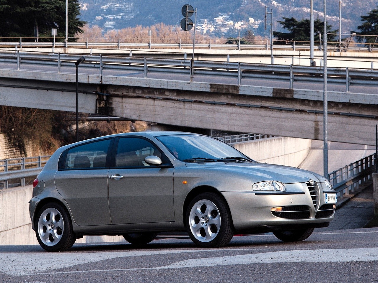 Alfa Romeo 147 3 Doors photo 14
