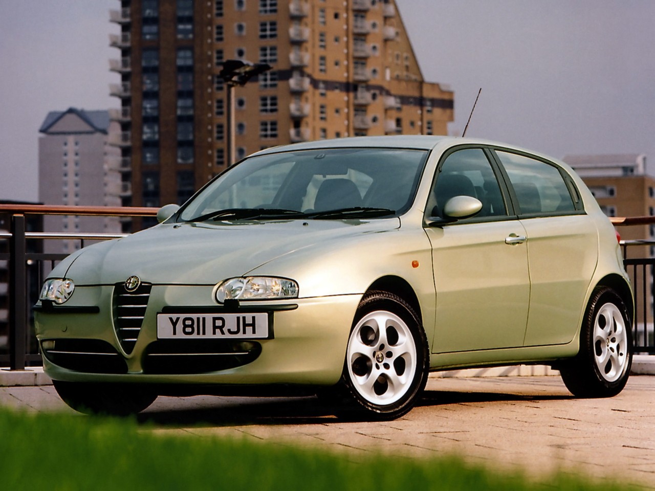 Alfa Romeo 147 3 Doors photo 17