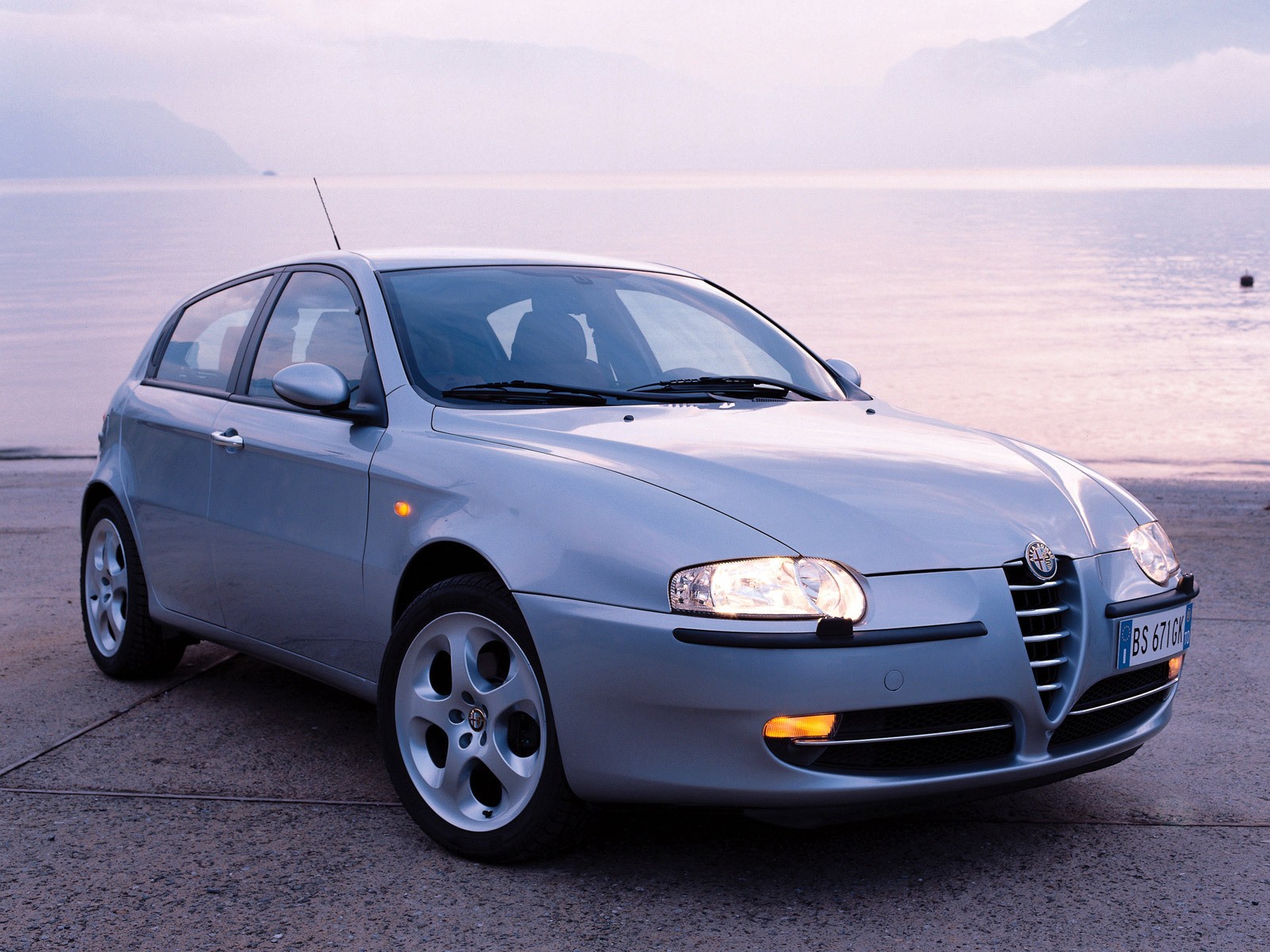 Alfa Romeo 147 3 Doors photo 22