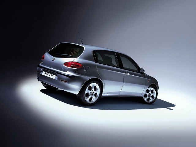 Alfa Romeo 147 3 Doors photo 29