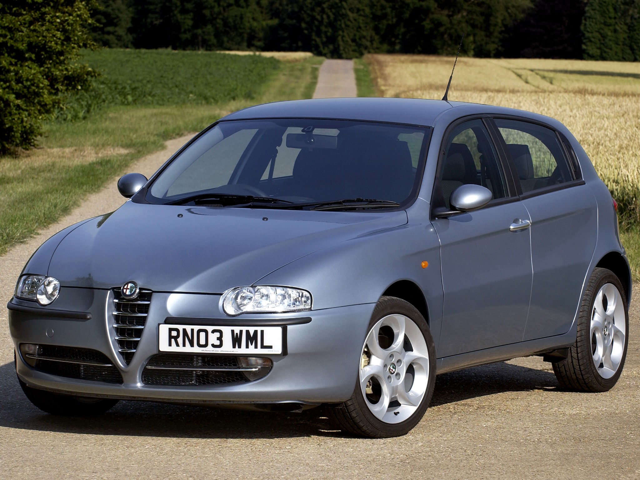 Alfa Romeo 147 3 Doors photo 34