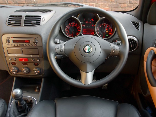 Alfa Romeo 147 3 Doors photo 48